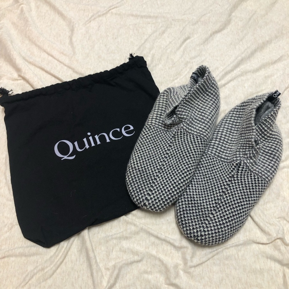 Quince Fleece Lined Gripper Slippers size Medium With Dust Bag Unisex Wool Cozy